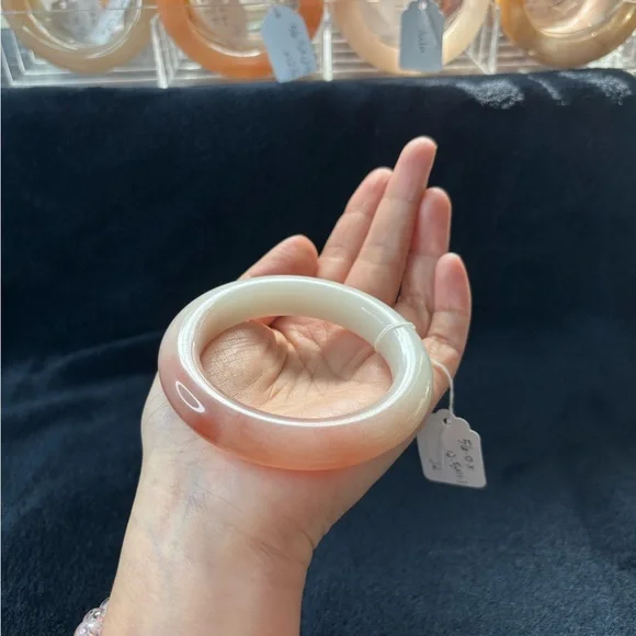 Shetai Jade Bangle - Picture 5 of 9